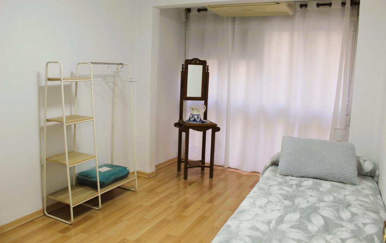 Al Pie Del Camarin Con Parking Gratis Apartment Jaen Bagian luar foto