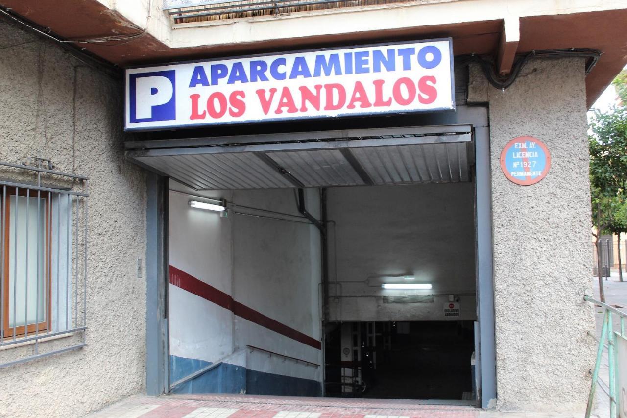 Al Pie Del Camarin Con Parking Gratis Apartment Jaen Bagian luar foto